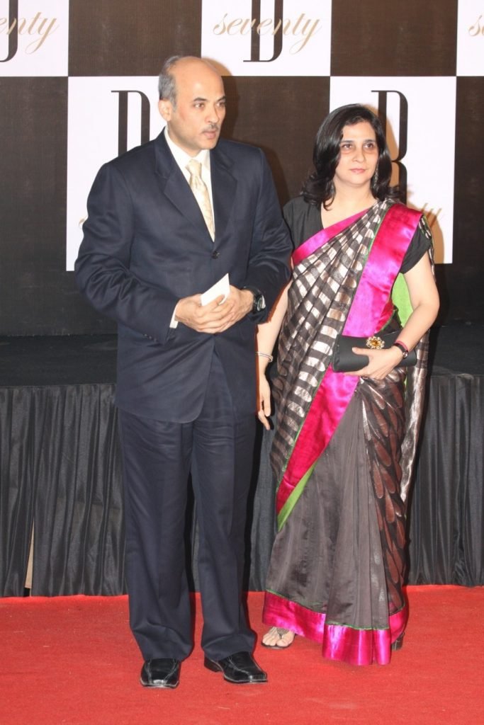 Sooraj Barjatya with wife hd wallpaper