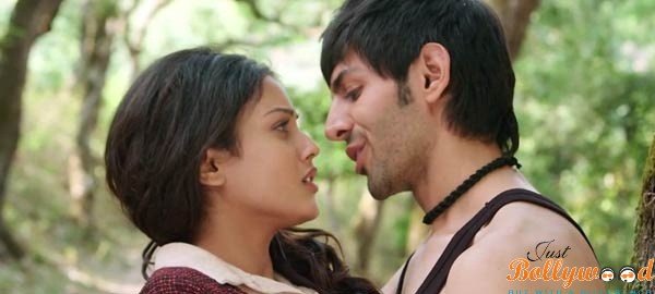 30 retakes to complete the Kissing scene in Kaanchi