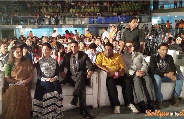 grand premiere of entertainment‬