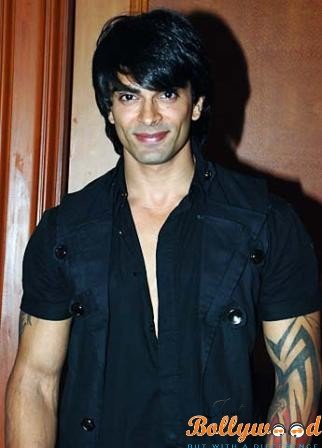 Kahaan Hum Kahaan Tum's Karan V Grover cuts his hair at home; goes clean  shaven after almost 5 years - Times of India