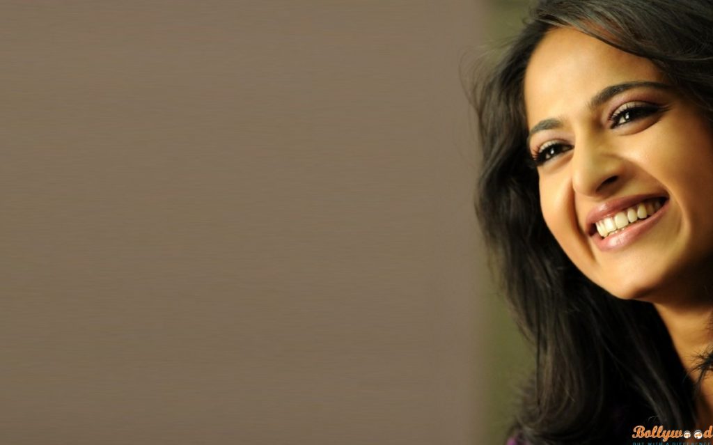 Anushka Shetty Cute Wallpaper