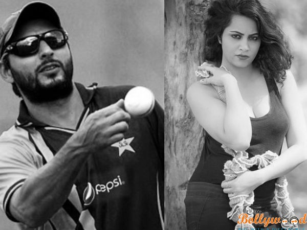 Afridi bats for Arshi Khan