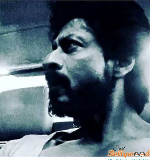 Catch SRK’s new 'oily tanned scruffy' 'Raees' look