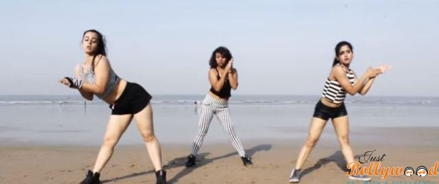 delhi girls dance video goes viral on web