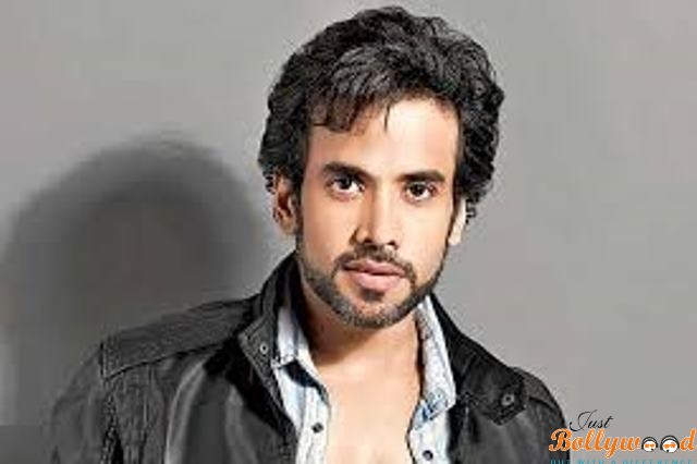 tusshar kapoor turns father