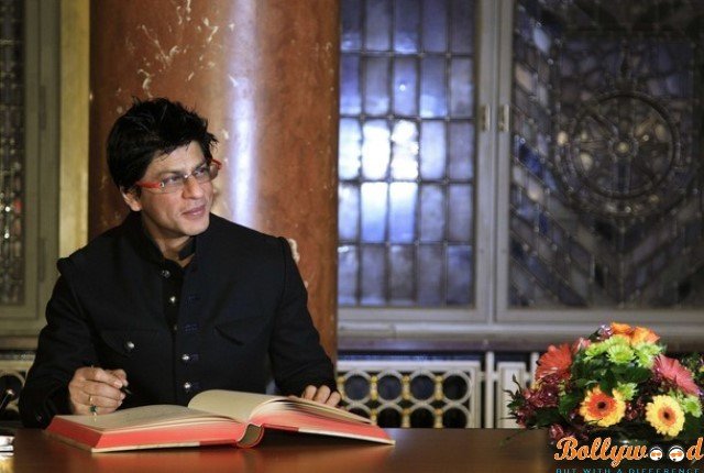 Shah Rukh Khan turns a poet