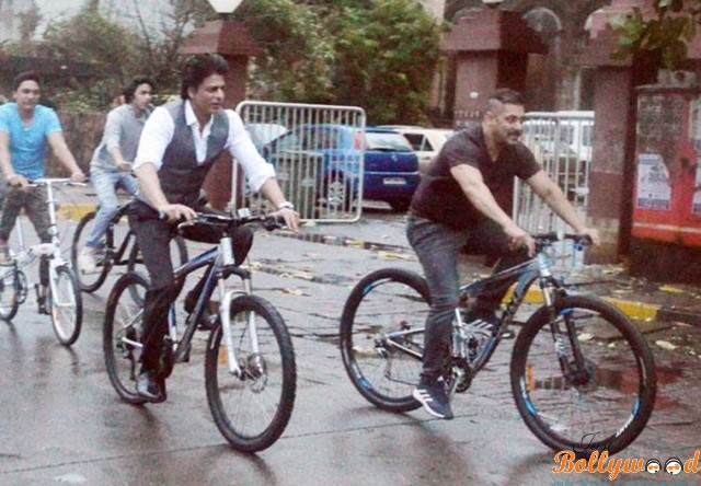 aryan salman and srk on cycle