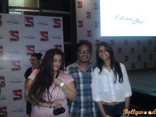 priyanka-raina-with-vikram-bhatt-s-daughter-krishna-bhatt-and-director-of-show-vijay