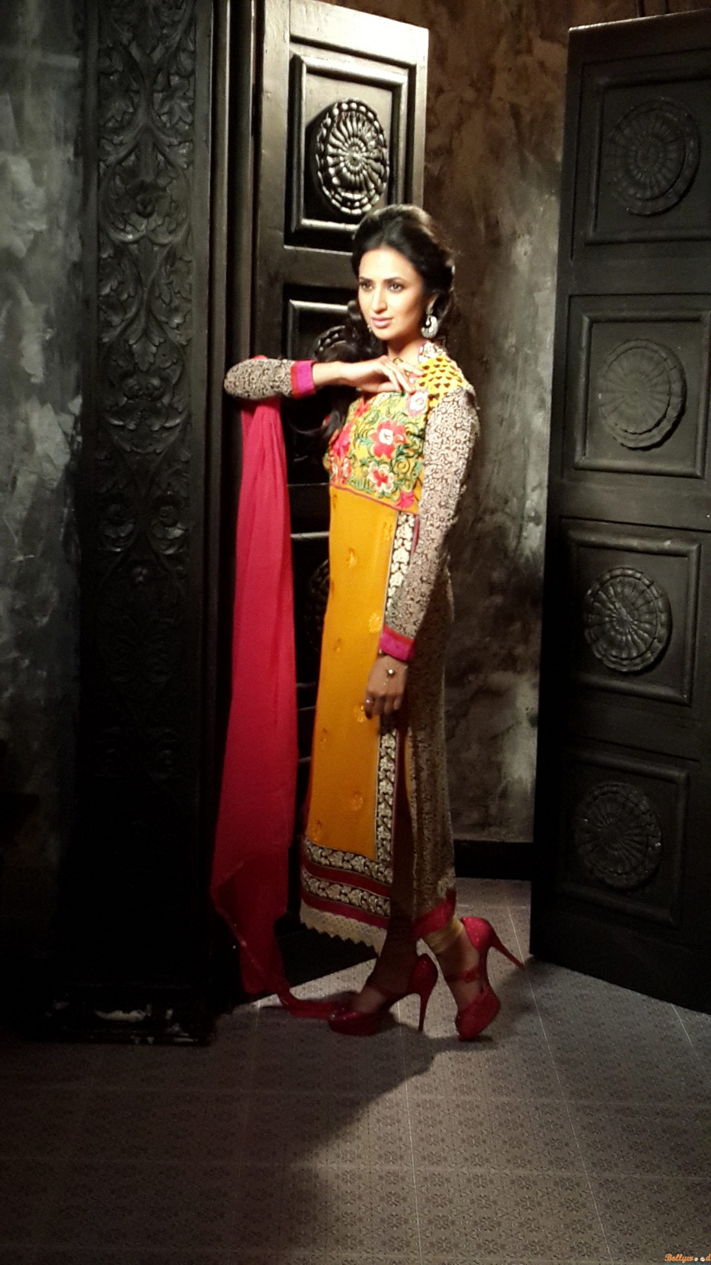 Divyanka Tripathi new scaled