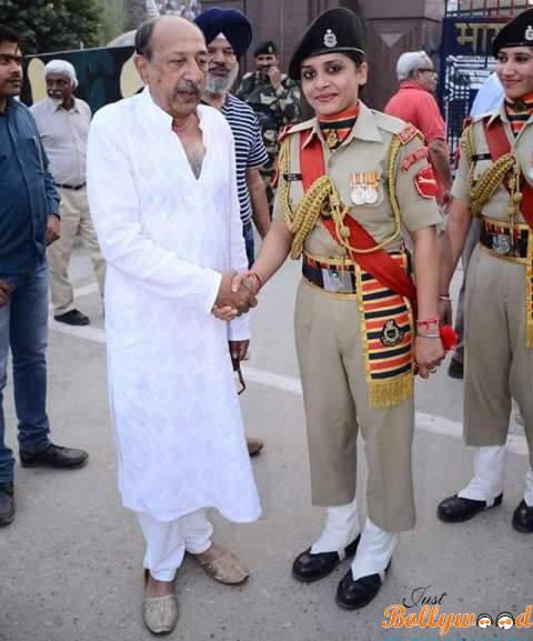 Tinnu Anand celebrates Diwali