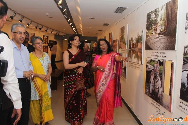 madhura-velankar-satam-and-artist-vanita11