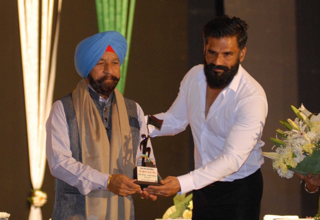Cpt Bana Singh with Suniel Shetty