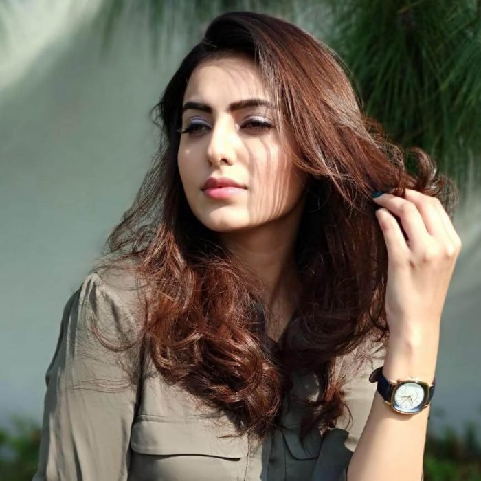 700px x 700px - Ginni Kapoor Bio, DOB, Age Wiki, Biography, Height, Family Images, Affair