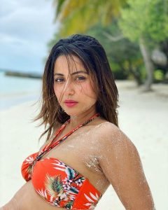 hina khan sexy holiday pics