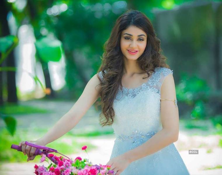 Aditi Arya Biography Wiki Age Height Model Photos Info Images Aditi arya is an indian actress, edition, research analyst and also beauty pageant titleholder which was crowned femina miss india world in 2015. aditi arya biography wiki age