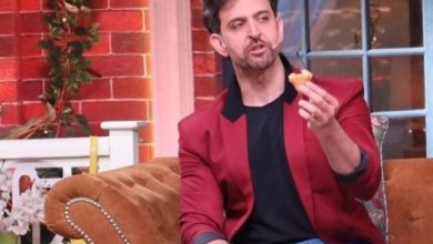 Hrithik Roshan’s latest GIF left everyone wondering, what we found out has a 'Samosa' connection to it, read on! 9 Hrithik Roshan