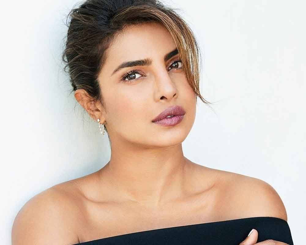 Priyanka Chopra says 'Goodbye' to summer as she 'Welcome fall' in London,  see pictures - CineTalkers