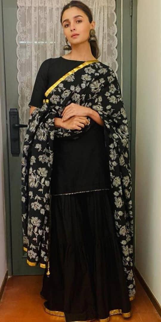 alia bhatt black outfit 1