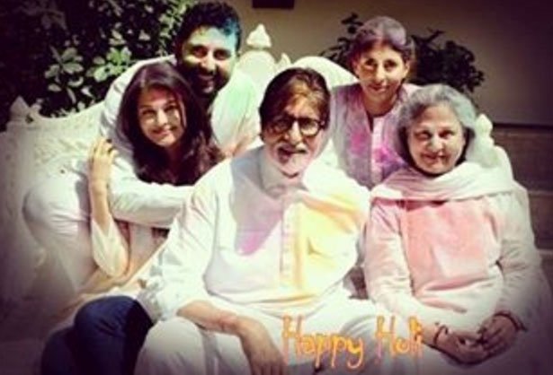 amitabh bachchan celebrates holi with his family 145880904230