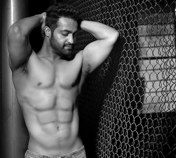 Jr NTR's shirtless photoshoot flaunted six-pack abs, netizens said - ye fake hai 5 Jr NTR