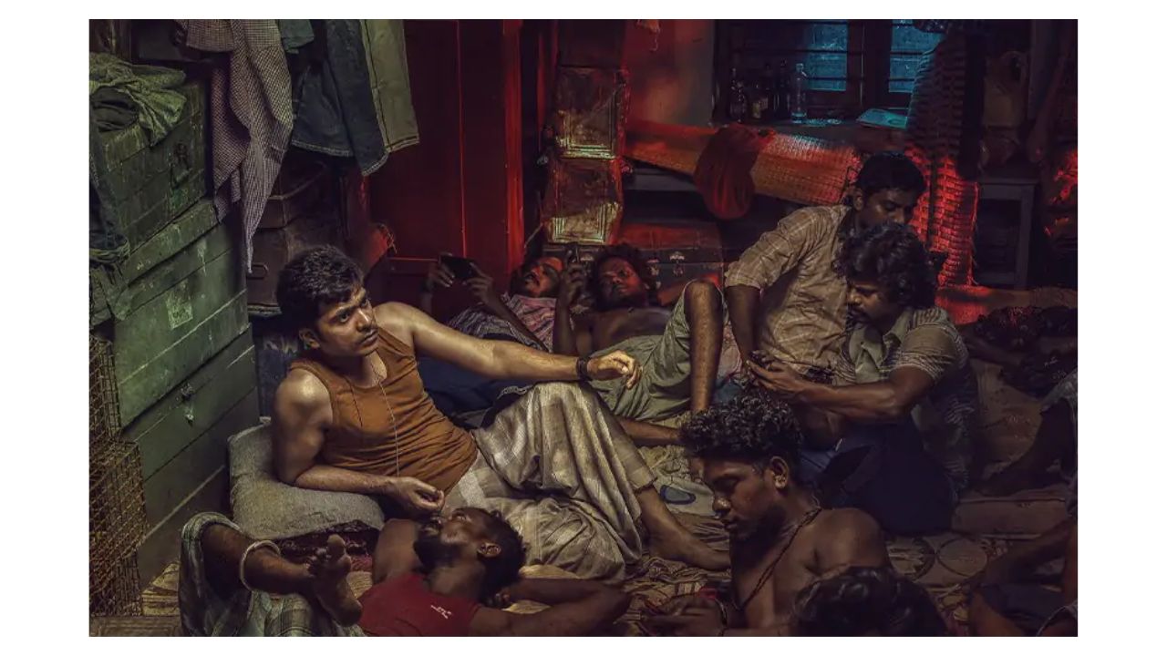 Vendhu Thanindhathu Kaadu Movie Review