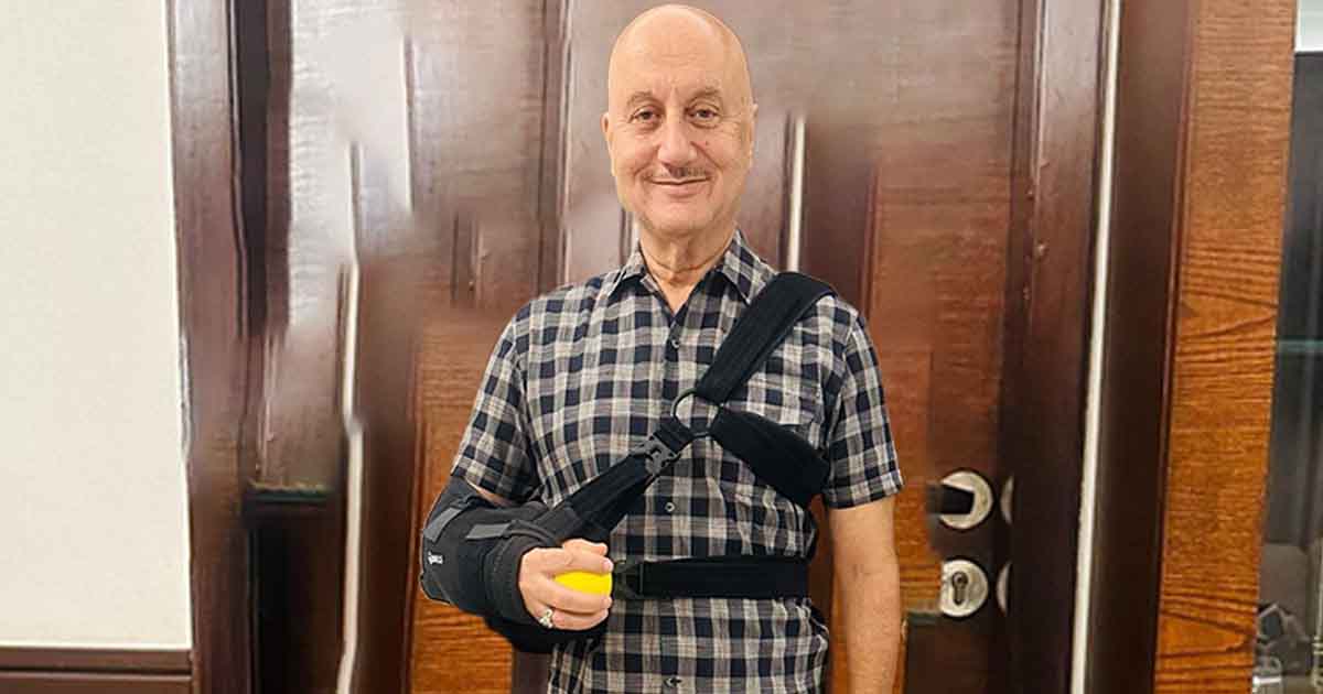 Anupam Kher gets injured