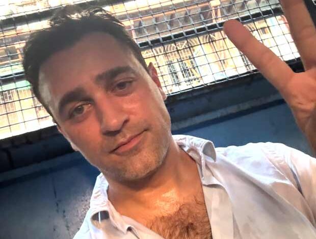 Actor Imran Khan Detained by Mumbai Police During Protest at August Kranti Maidan; Shares Selfie from Van 1 imran khan detained